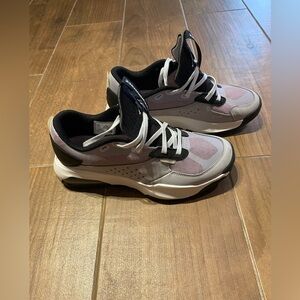 *Like New* Jordan Air 200E Women’s Size 10